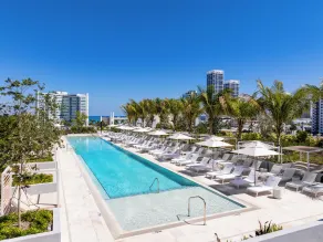 72 Park by Nomada Residences - Pool
