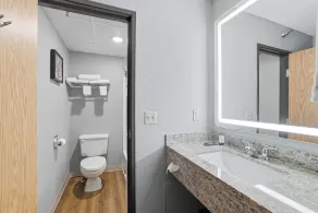 AmericInn by Wyndham White Bear Lake St. Paul - Baño