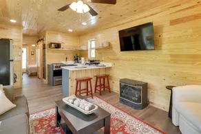 Fish & Hike: Cabin Hideaway w/ Deck in Alabama - Innenbereich