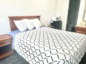 Sundial Lodge - Room