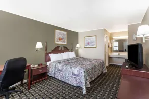 Days Inn by Wyndham Lenoir City - Chambre