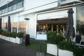 Princes Wharf Couple's Retreat - Adults Only - Restaurant