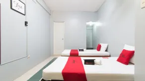 RedDoorz at Teofila Lodge - Chambre