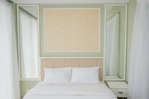 Luxurious 1BR At Dago Suites Apartment By Travelio - Værelse