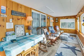 Walk to Pigeon Hill Bay: Coastal Maine Cottage - Intérieur