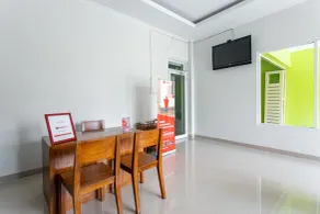 RedDoorz near Universitas Muhammadiyah Yogyakarta - Rezeption