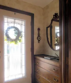 Robinsong Bed and Breakfast - Interior entrance