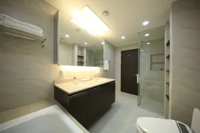 Orakai Insadong Suites - Bathroom