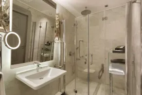 Wyndham Grand Istanbul Kalamış Marina Hotel - Baño