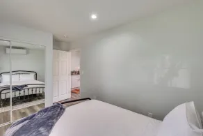 Sleek San Fernando Studio ~ 14 Mi to Universal - Intérieur