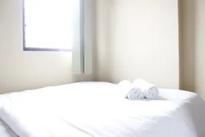 Minimalist 3BR Gateway Ahmad Yani Cicadas Apartment By Travelio - Værelse