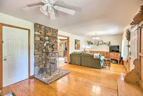 Charming Cottage < 10 Mi to Wineries & Skiing! - Interiör