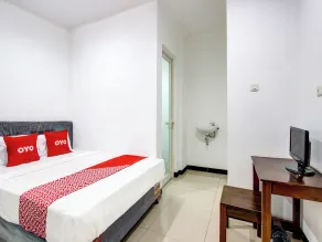 Pasadena House Semarang Mitra RedDoorz - Habitación