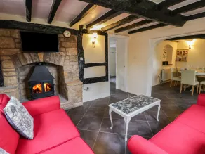 Casa rural con barbacoa y jardín - Interior