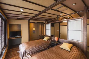Tsuta Onsen Ryokan - Room