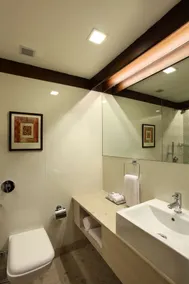 Mahagun Sarovar Portico Suites - Salle de bain