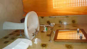 King's Hotel - Bathroom