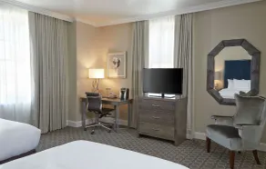 Redmont Hotel Birmingham, Curio Collection by Hilton - Chambre