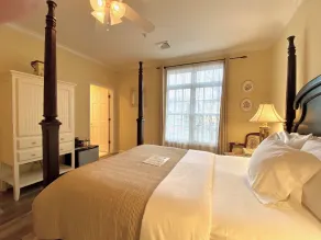 Inn on Main Hotel - Room