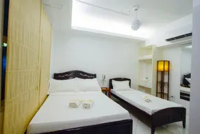 JJ Midcity Inn - Room