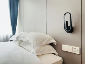 Dayin Serene Garden Hotel -People's Square & Nanjing Road-Large Social Area -Bar -Café -Gym -Free Laundry Luggage Storage -24H Front Desk-English Service - Zimmer
