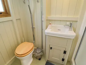 Blackthorn - Bathroom