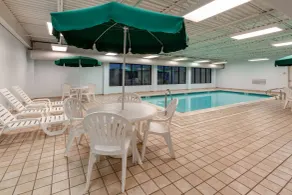 Wingate by Wyndham Erie - Piscine