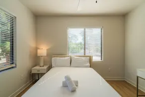 San Portella Cozy Stay w HeatedPool-Gym - Zimmer