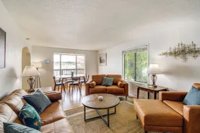 Walk to Beaches: Waterfront Home in Port Orchard! - Interiör