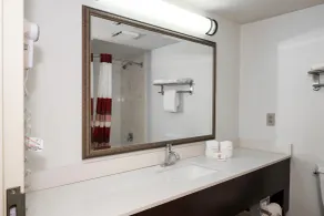 Red Roof Inn & Suites Stafford, VA - Quantico - Salle de bain