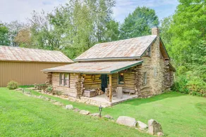 Handcrafted Log Cabin on 3 Acres: 14 Mi to Canton - Interiør
