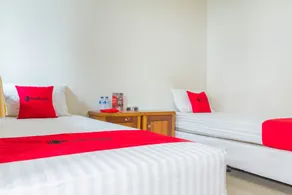 RedDoorz near Pasar Pagi 2 by Cassana - Room