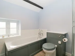 Granary Cottage - Bathroom