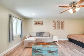 Studio Stay w/ Deck in Missouri Wine Country - Interiör
