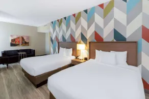 La Quinta Inn & Suites by Wyndham Tulsa Downtown - Route 66 - Rum