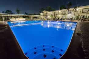Ramada by Wyndham Houston Intercontinental Airport East - Piscine