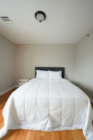 Newark Liberty Gem Brick House - Apt 3 - Værelse