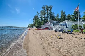 NEU! Sebago Cottage am Strand mit Terrasse und Grill! - Innenbereich