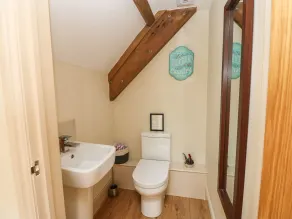 Cross Cottage - Bathroom
