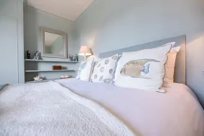 3 The Coastguards, Thorpeness - Only a stones throw from the Beach and very close to famous boating Meare, Country Club and Golf Club - Aldeburgh Coastal Cottages - Room