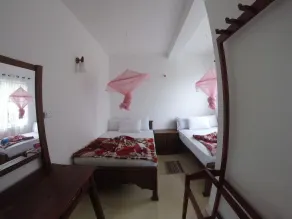 Adams Peak Inn - Room