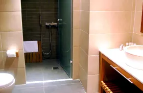 Astrolabe Hotel - Badezimmer
