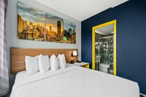 Days Inn by Wyndham New York Chinatown - Room