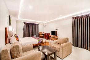 FabHotel Prime The Royal Suites - Nr Gopalan Innovation Mall - Quarto