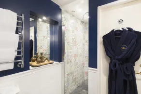 Victory Hotel - Bathroom