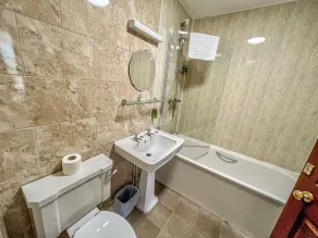 The Red Lion Hotel - Bathroom