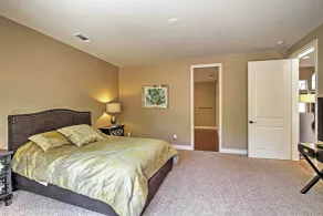 Roomy Home w/ Deck, 5 Mi to Lake Arrowhead Village - Interior