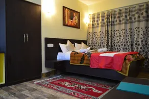 Golden Dolma - Room