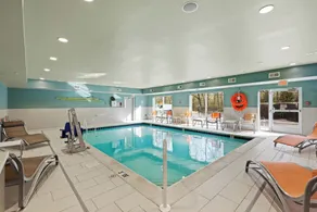 Holiday Inn Express & Suites - North Brunswick by IHG - Piscine