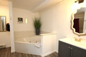 Sweetgrass Inn Bed & Breakfast - Bathroom
